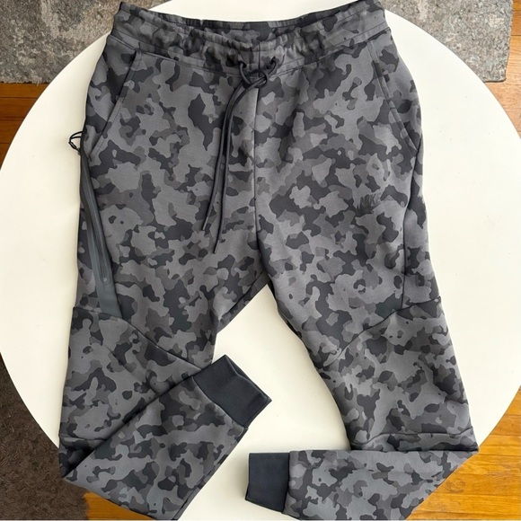 Nike Tech Camouflage Jogger Pants Gray Black Men’s Size Small Slim Fit - Picture 1 of 9